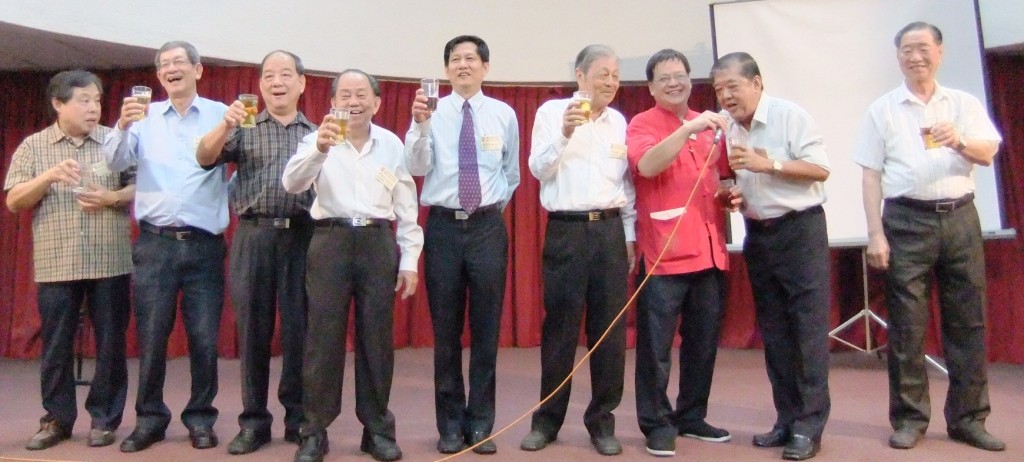 天后宫委员向来宾敬