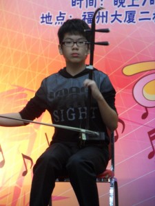 杨名声的二胡演奏《三峡情》夺得冠军