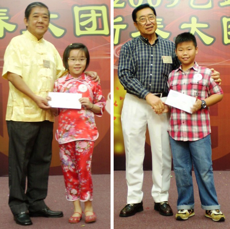 交际股副主任林升平(左图)及仲裁股副主任林英贤(右图)负责颁发小学组奖励金